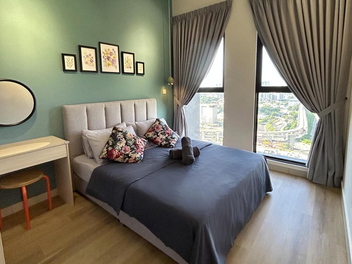 Trion Kl High Floor Corner Unit Free Parking Near Trx Kl Centre And Mrt * Kuala Lumpur
